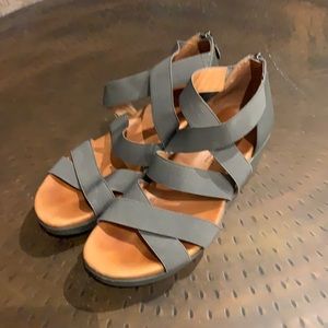 Gentle Soles grey strappy wedges